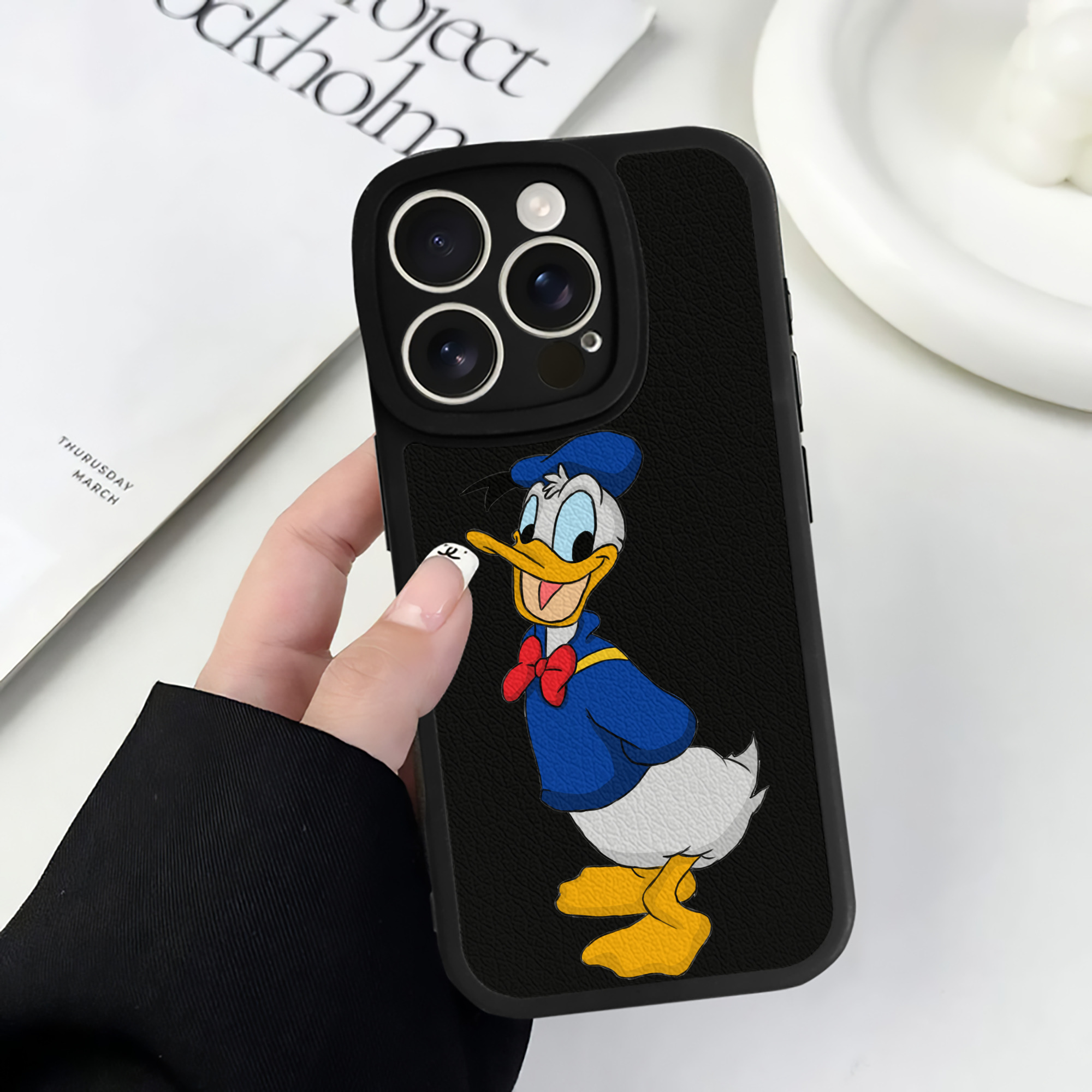 （画像用） ミッキーマウス Mickey Mouse 【iPhone 16シリーズ対応】シリコンスマホケース（レザー調） 材質：シリコン